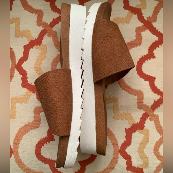 Seven 7 For All Mankind Vegan Leather Pearl Slides Sandals SZ US 7 EU 38 - Picture 2 of 14